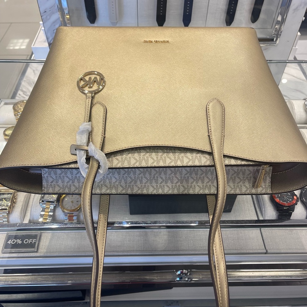 MICHAEL KORS Arden Large Metallic Top-Zip Shoulder Tote Bag
Pale Gold 
NWT - Picture 12 of 16